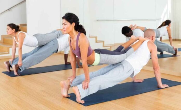 4-Person-Yoga