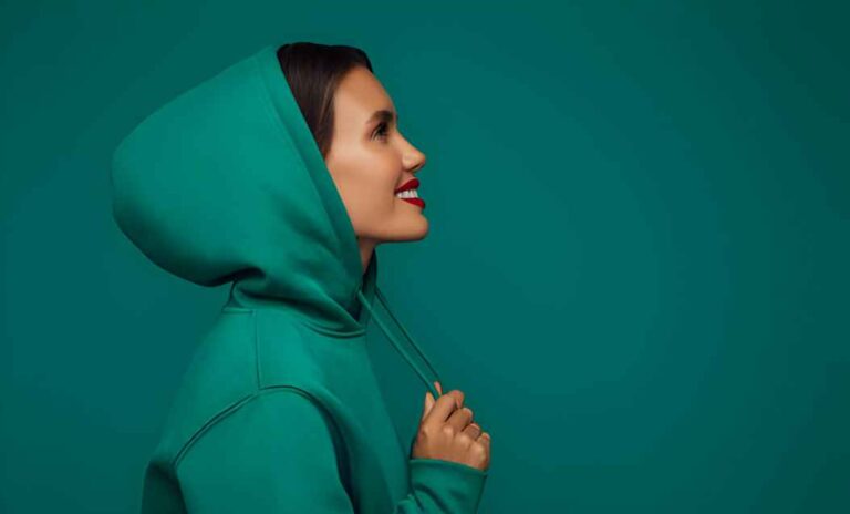 How Oversized Hoodies Transform Long Journeys into Comfortable Expeditions